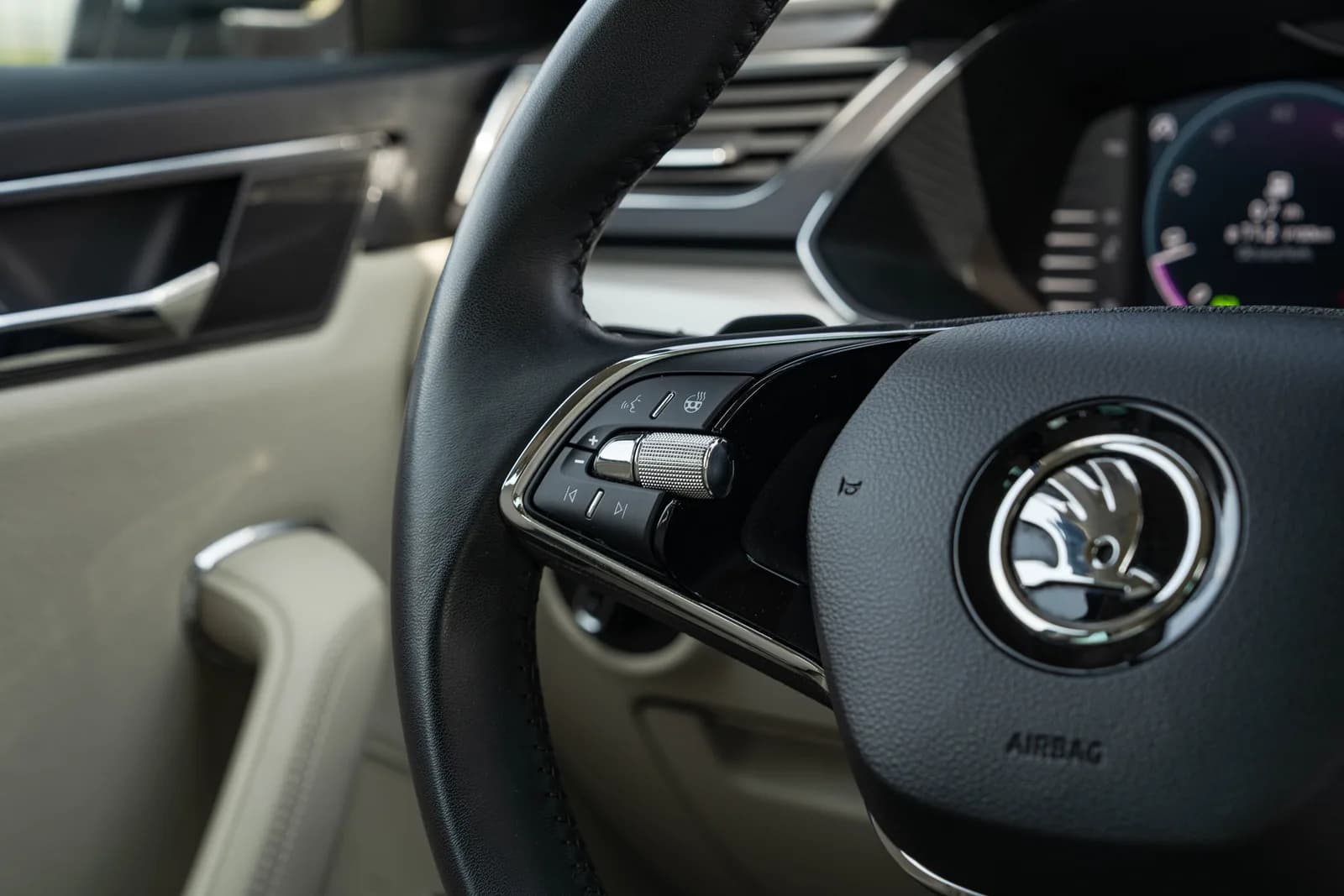 Skoda Superb zdjęcie 17