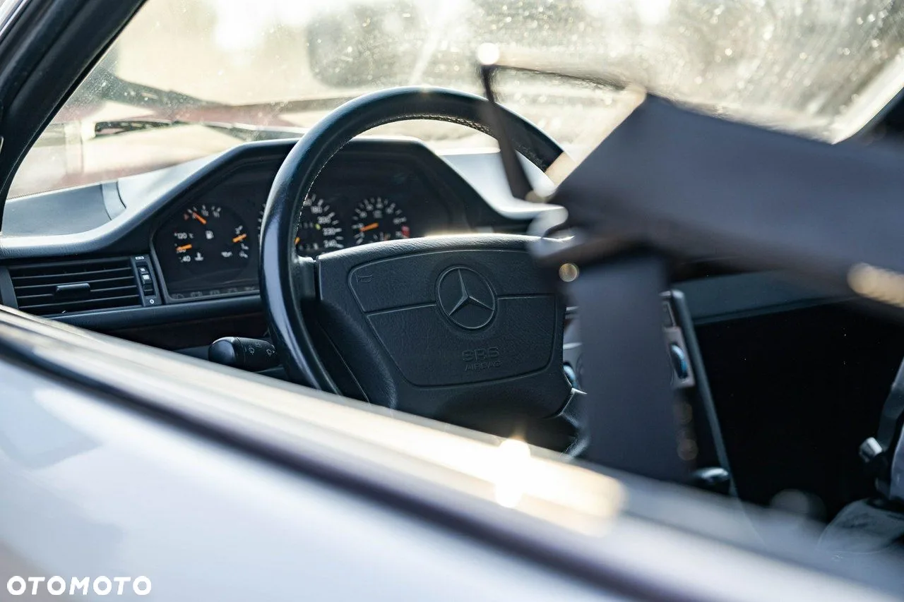 Mercedes-Benz Klasa E zdjęcie 23