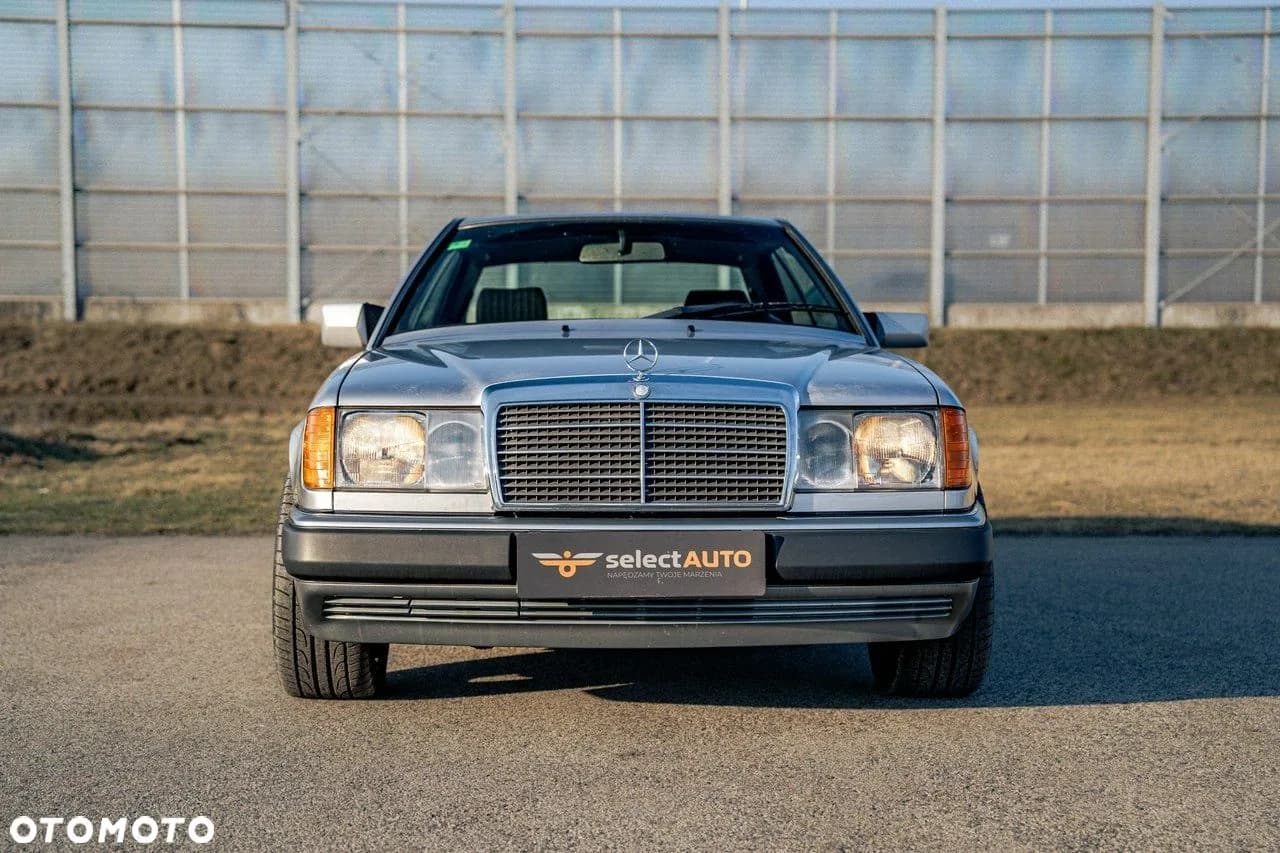 Mercedes-Benz Klasa E zdjęcie 2