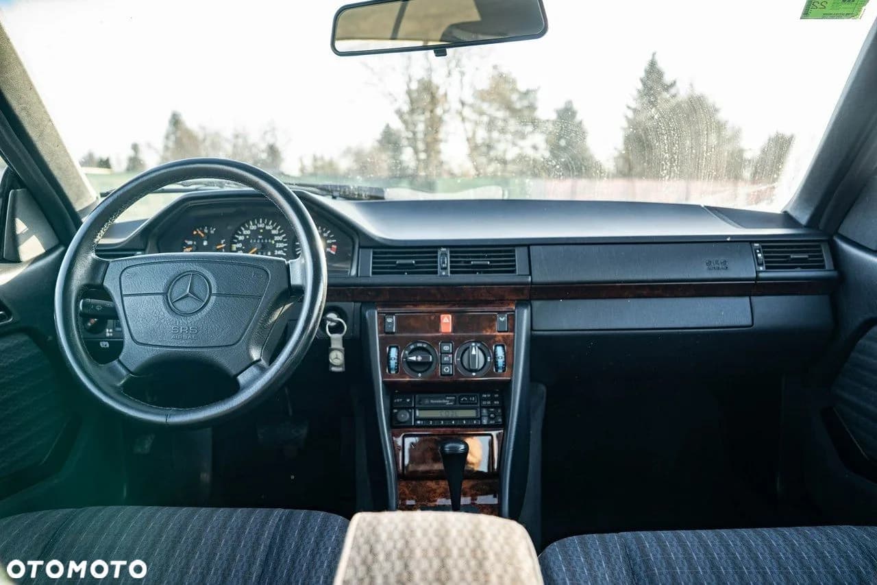 Mercedes-Benz Klasa E zdjęcie 20