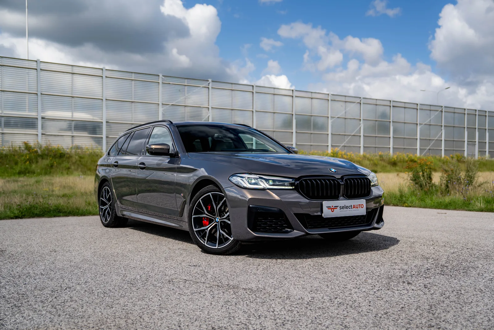 BMW Seria 5 (2021) — zdjęcie 3