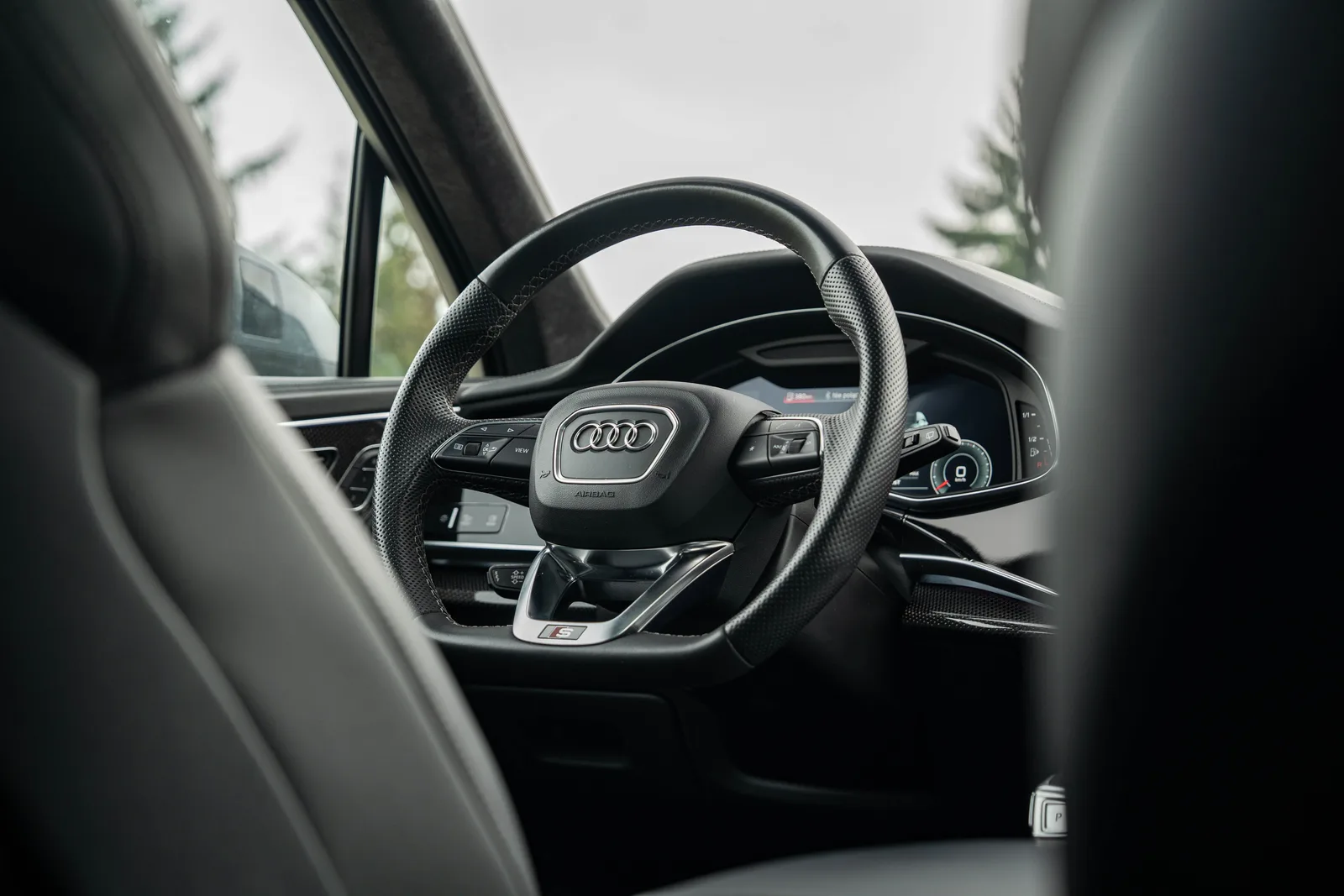 Audi SQ7 zdjęcie 18