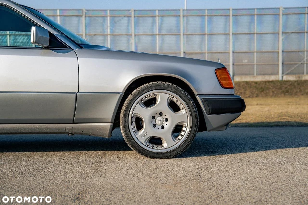 Mercedes-Benz Klasa E zdjęcie 8