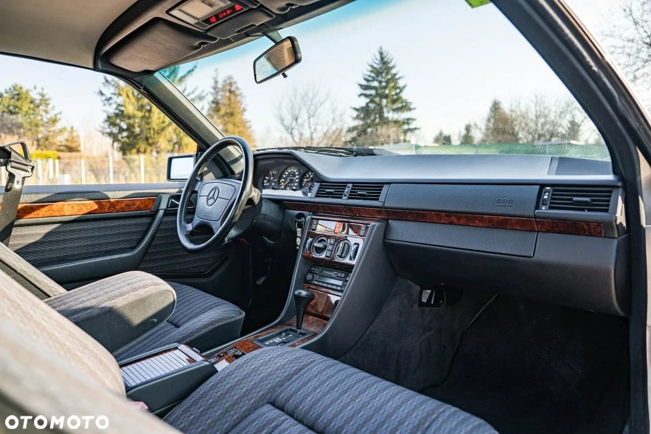 Mercedes-Benz Klasa E zdjęcie 22