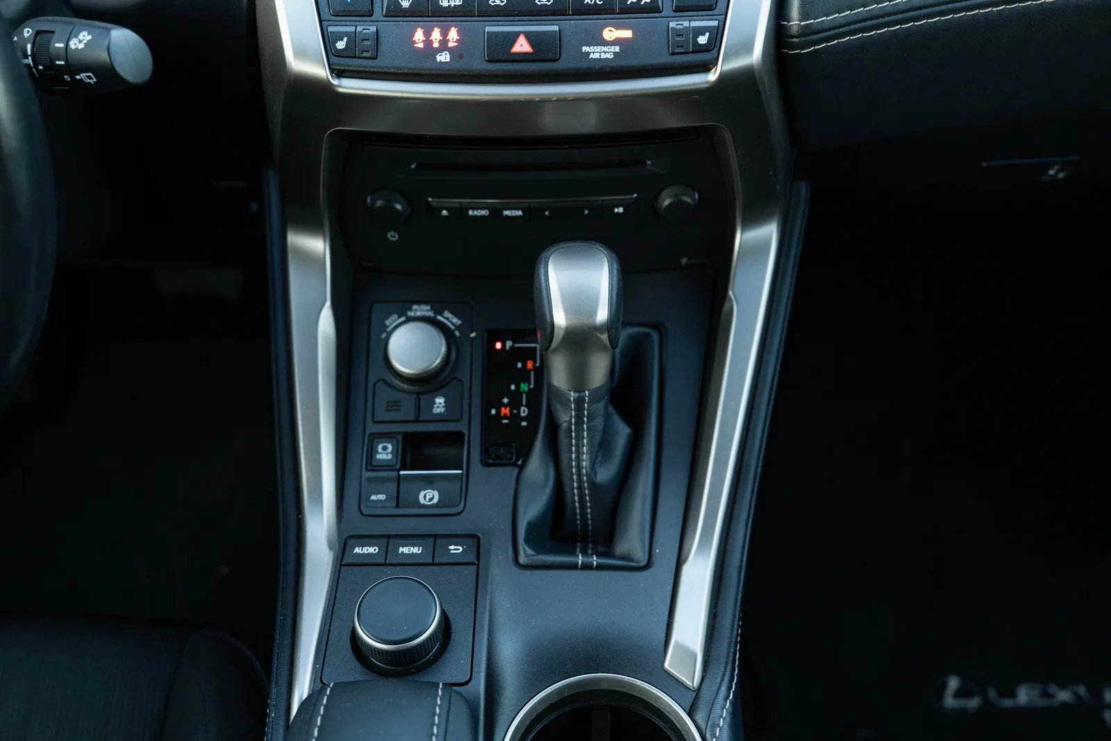 Lexus NX zdjęcie 22