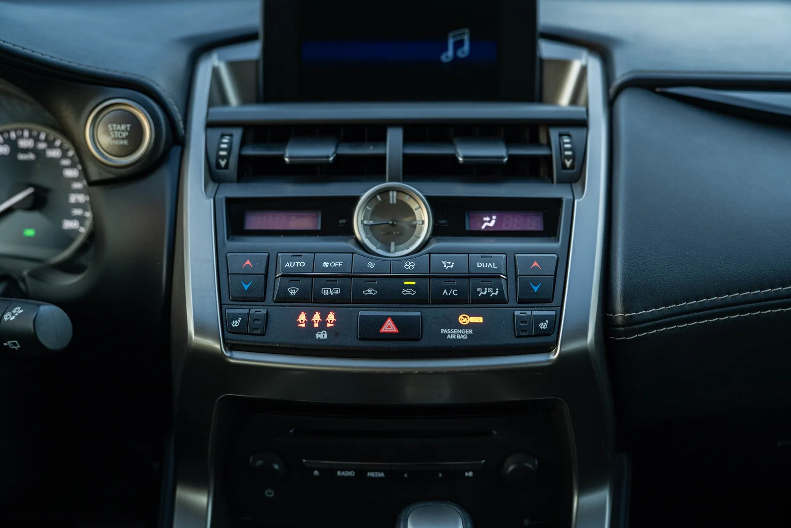 Lexus NX zdjęcie 21