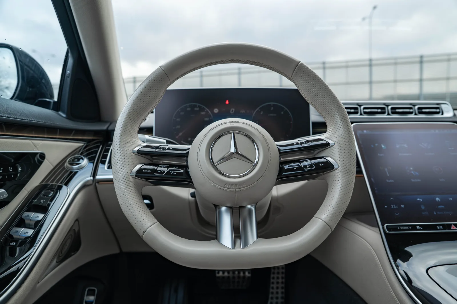 Mercedes-Benz Klasa S zdjęcie 19