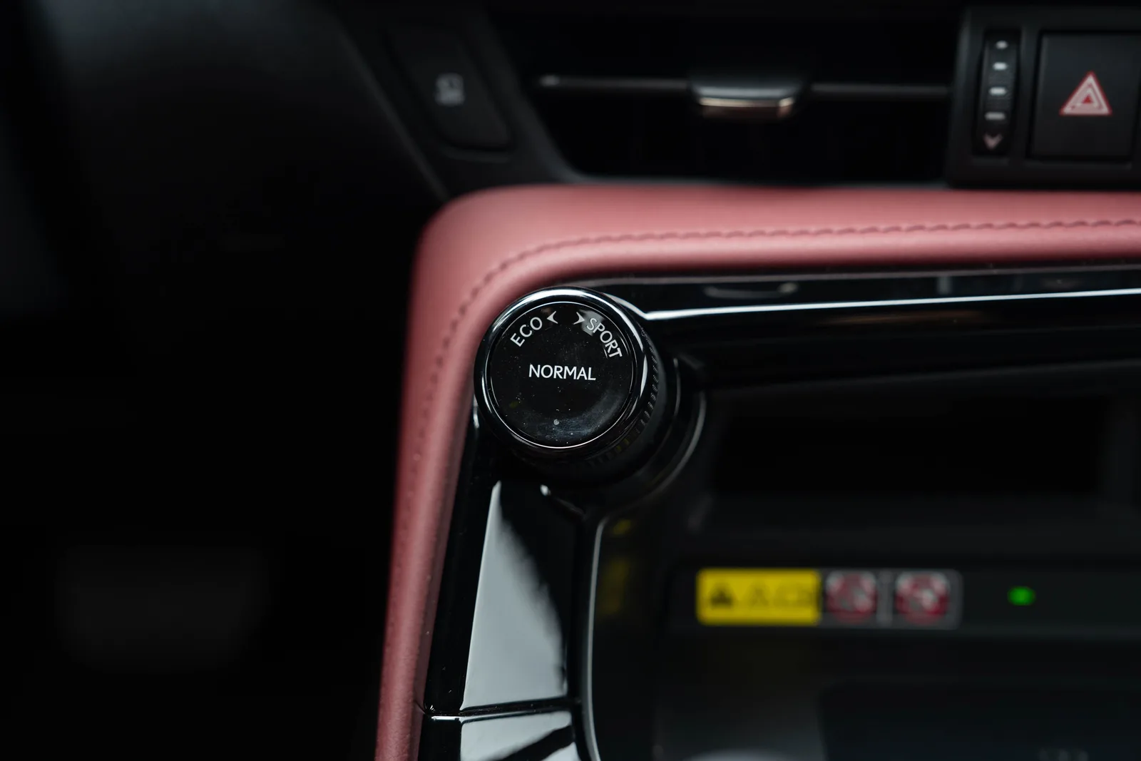Lexus NX zdjęcie 21