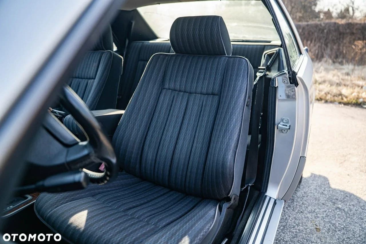 Mercedes-Benz Klasa E zdjęcie 24