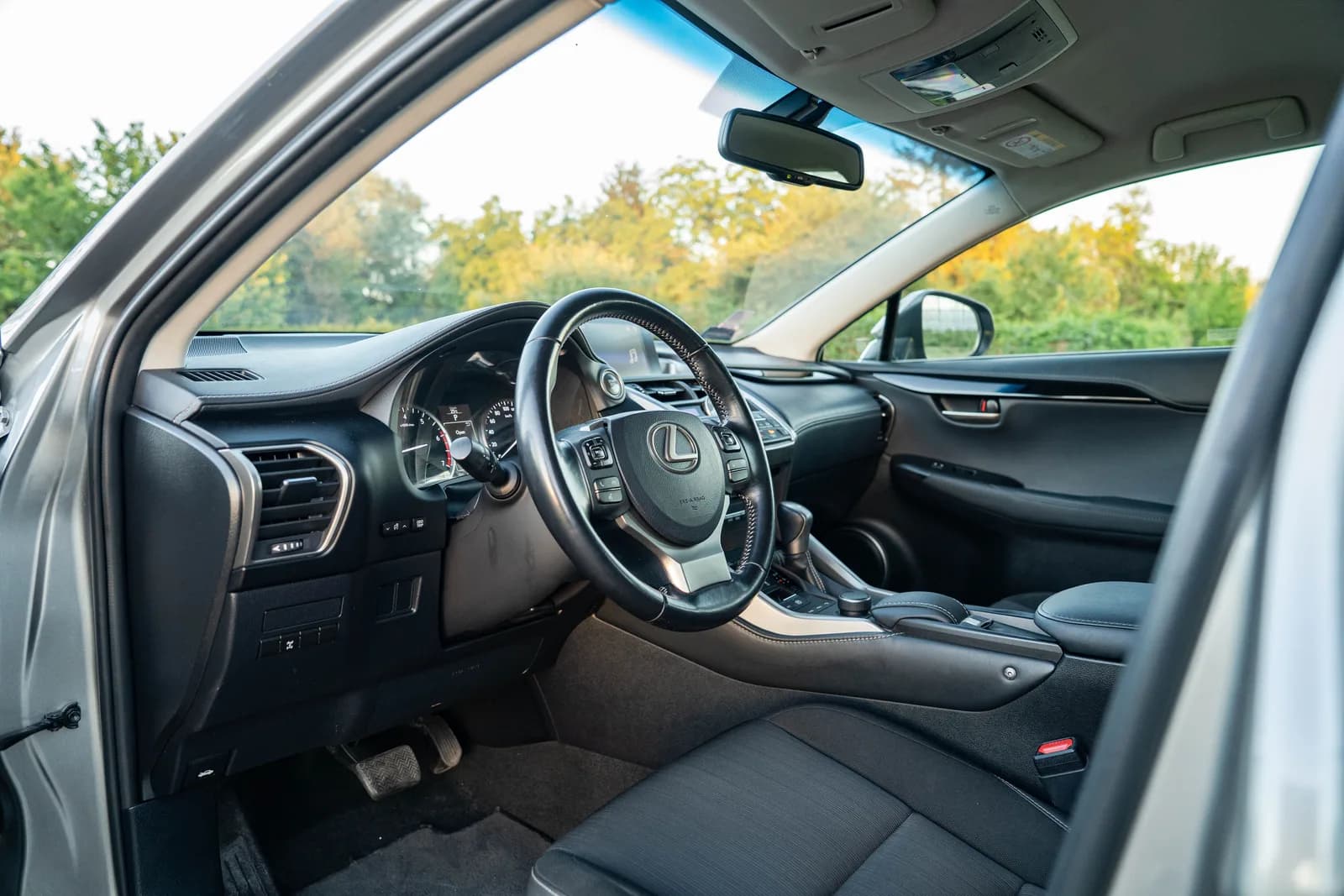 Lexus NX zdjęcie 17