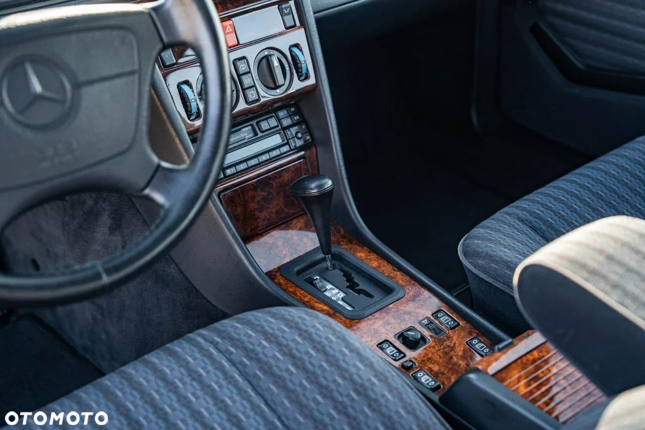 Mercedes-Benz Klasa E zdjęcie 25