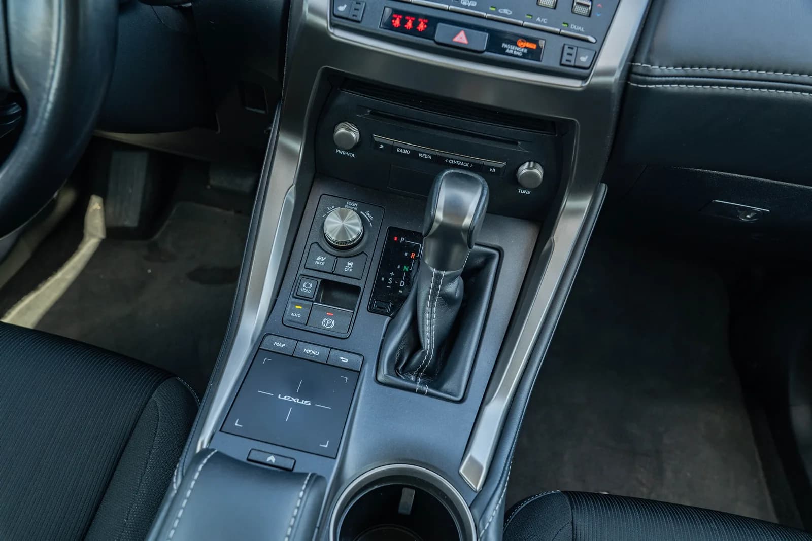 Lexus NX zdjęcie 22