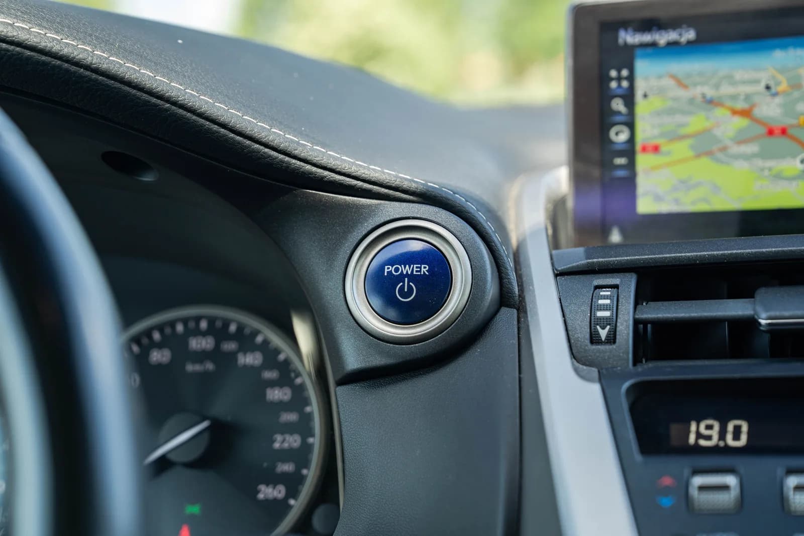 Lexus NX zdjęcie 23