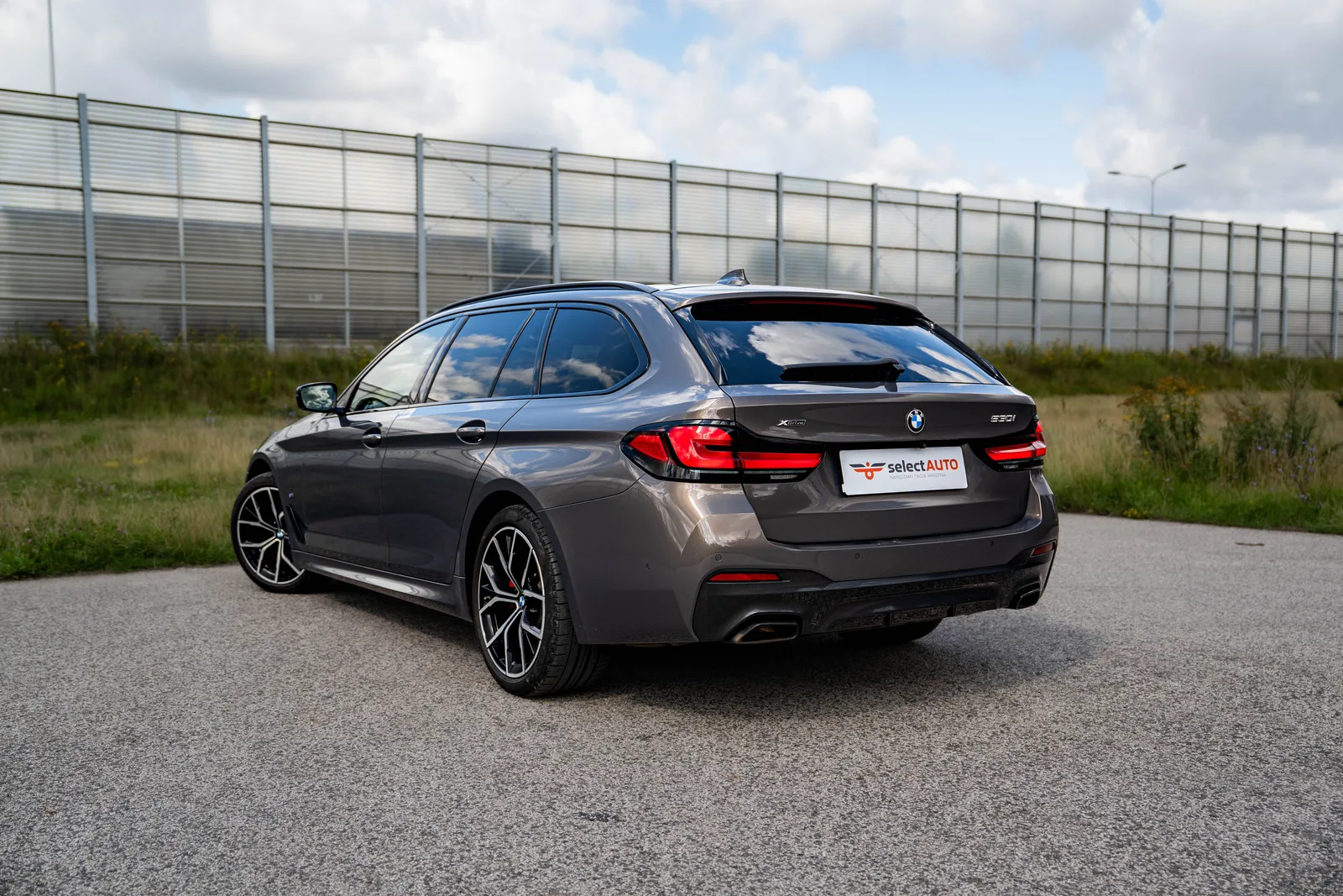 BMW Seria 5 (2021) — zdjęcie 4
